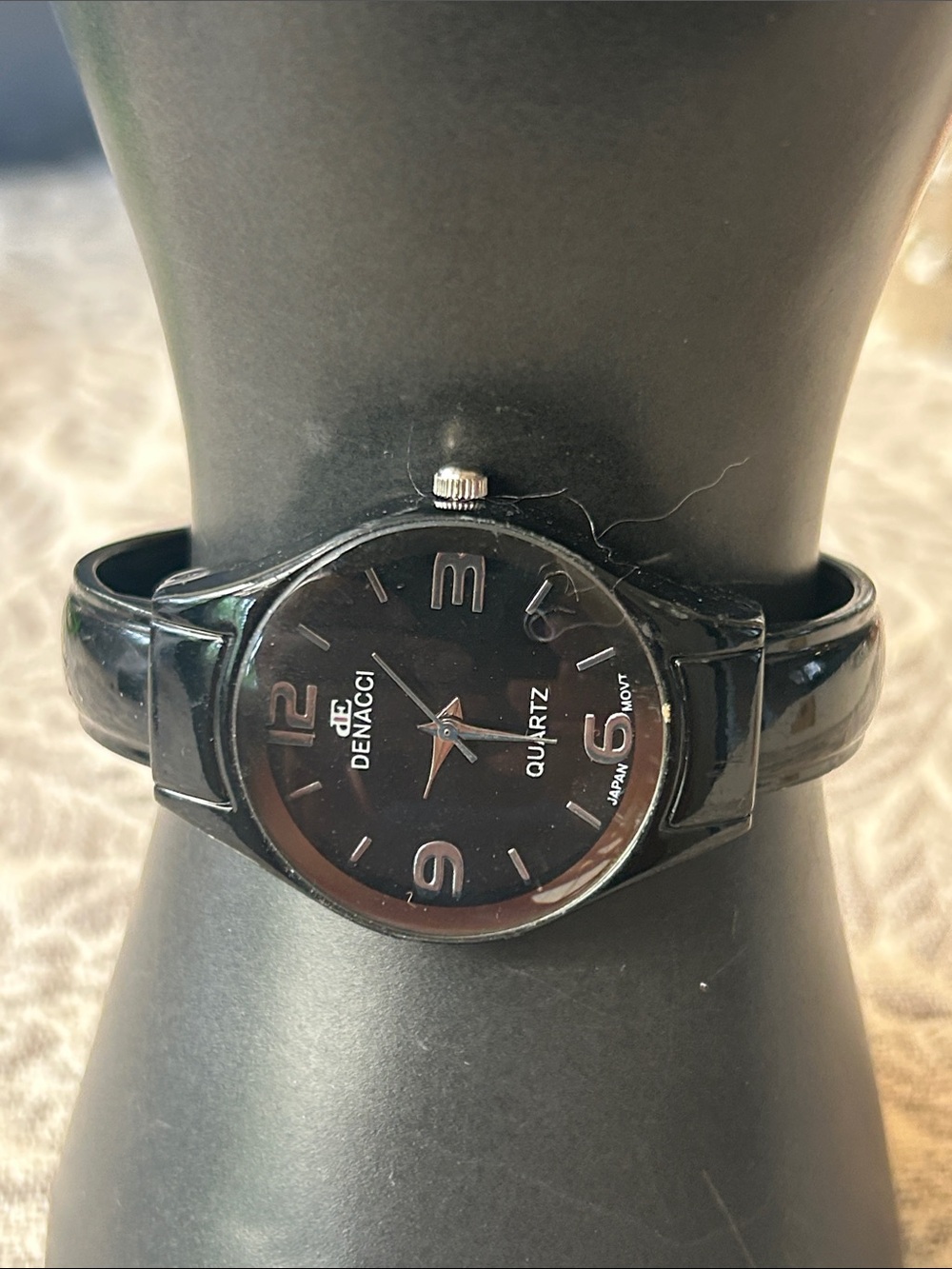Denacci Black Glossy Round Face Quartz Watch NEW BATTERY